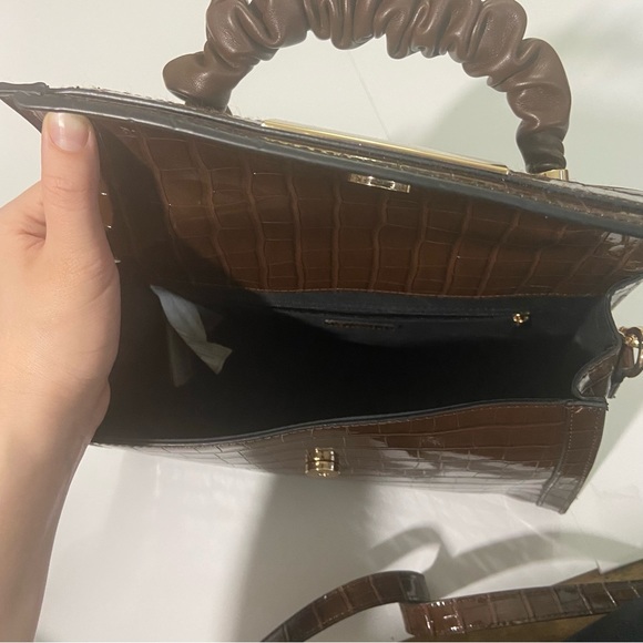 Brown faux crocodile crossbody handbag - Picture 5 of 8